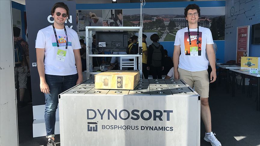 NTVTeknoloji's tweet image. Boğaziçili mühendislerden yerli ve akıllı otomasyon sistemi bit.ly/2O6djj1