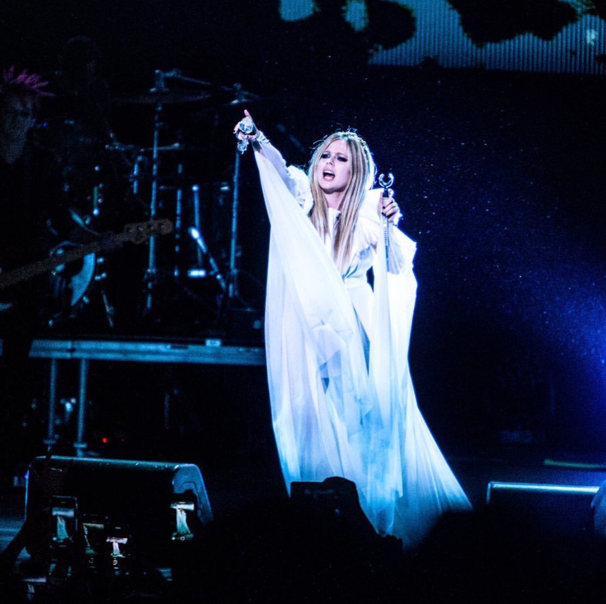 avril_bandaids's tweet photo. #HeadAboveWaterTour EUROPE:

• 26th March - France, Paris
• 29th March - Germany, Cologne
• More dates to be announced on Monday.

* NOT confirmed by Team Lavigne. https://t.co/ncCleQkpKg