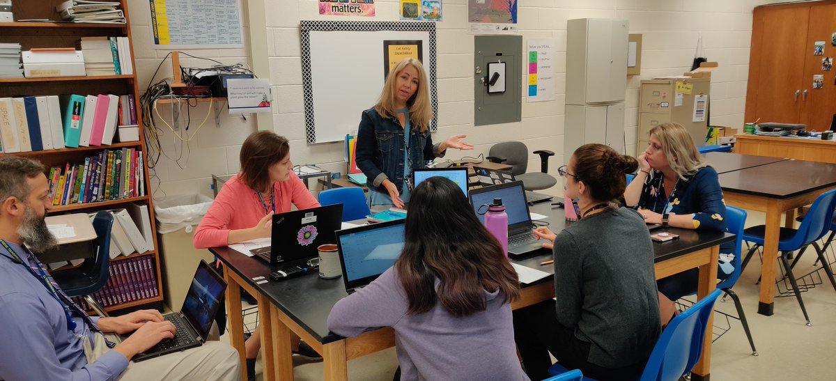 SRMTechTweets's tweet photo. 6th grade science CLT exploring unplugged coding. @csforlcps @SharonBrandon21 https://t.co/rquDj2KypJ