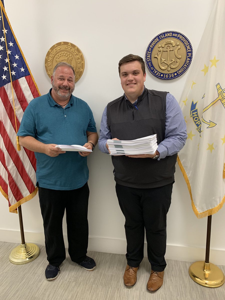 ACSCAN's tweet photo. This summer, you signed petitions asking Senators to make cancer research/breast cancer research a priority &amp; to fund global health initiatives that will help #EndCervicalCancerDeath. Tens of thousands of you did &amp; we made sure they got them. #FundCancerCures https://t.co/B4UNdcjbFM