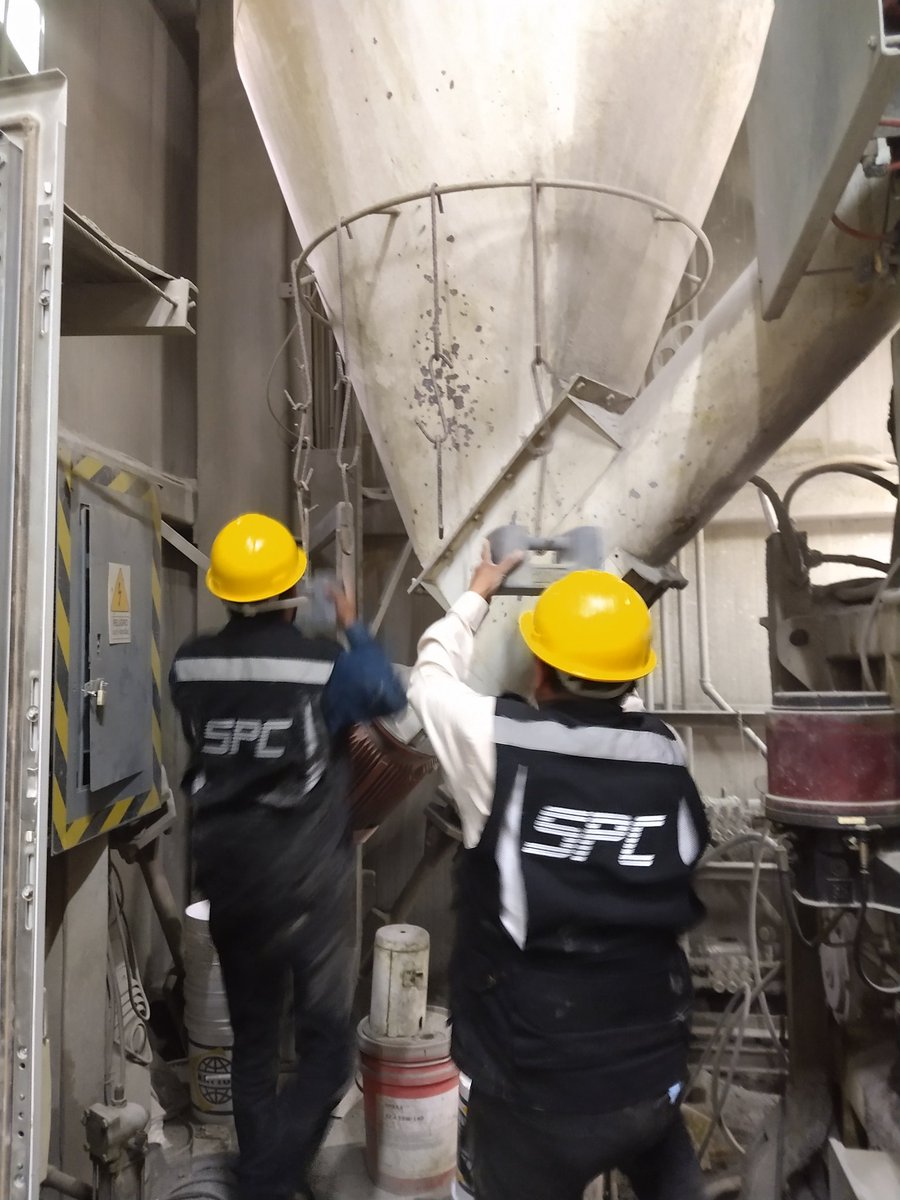 ISPCac's tweet image. El mantenimiento a su planta de concreto es indispensable para mantener su rendimiento y una dosificación correcta de los materiales además de extender la vida útil de sus componentes. Nuestros clientes son empresas comprometidas a entregar concreto de calidad a sus clientes.