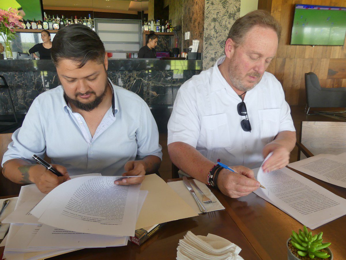 mdantus's tweet photo. Se firma un gran acuerdo de colaboración entre @hackademymx y @startupmexico para formar más y mejores desarrolladores mexicanos y así apoyar tanto al ecosistema emprendedor como a los corporativos. https://t.co/MjIcQm7glb