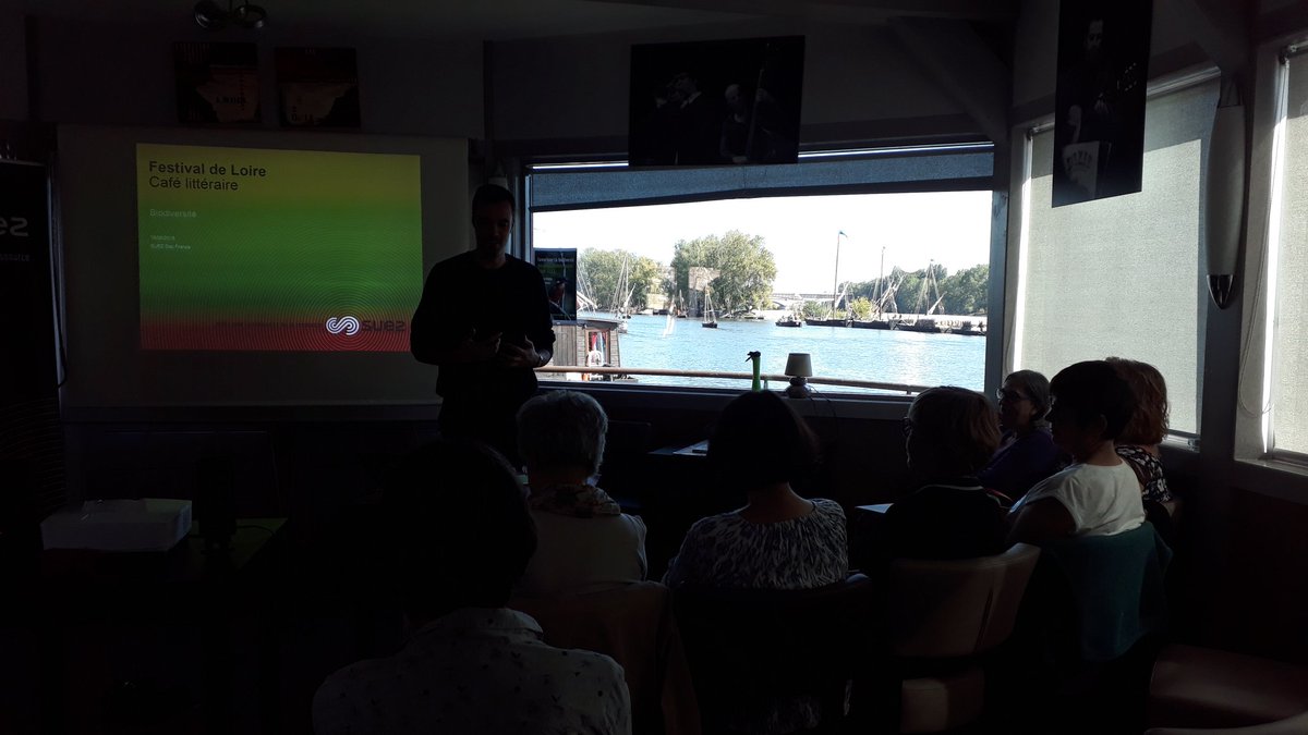 Marine_Scheffer's tweet photo. [En direct du #cafélittéraire au @FestivaldeLoire] "L'eau est partout, des milieux naturels et protégés aux espaces les plus anthropisés."
Merci aux experts @suezFR, de Loiret Nature Environnement et notre public pour ce bel échange. https://t.co/gk2gAhumsR