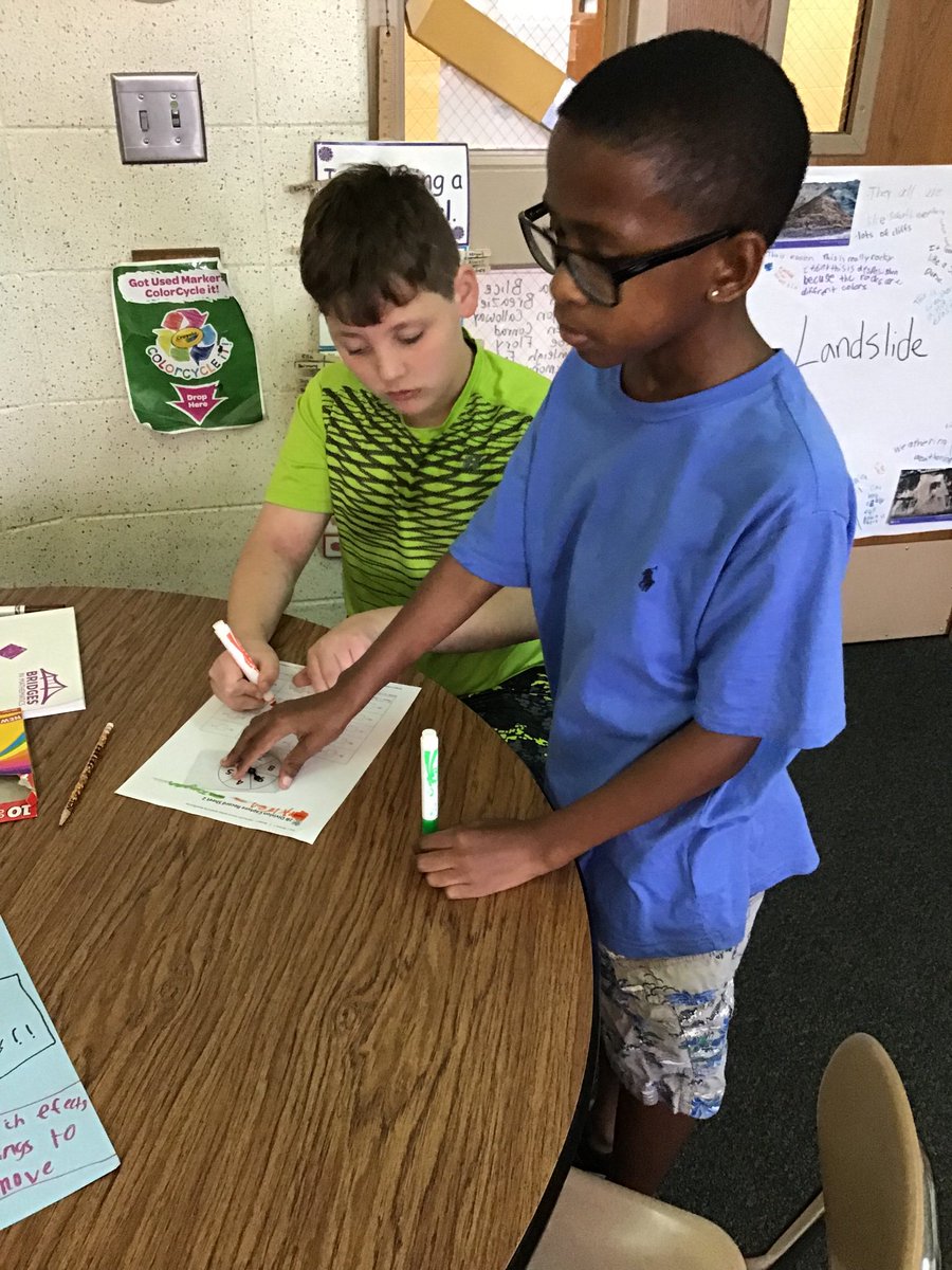 MrsKuepper's tweet photo. Ss in Miss Bednarek's fourth grade collaborating during workplaces while she works with another group on the open array area model. #collaborate #TheMathLearningCenter https://t.co/5INEHaZdaI