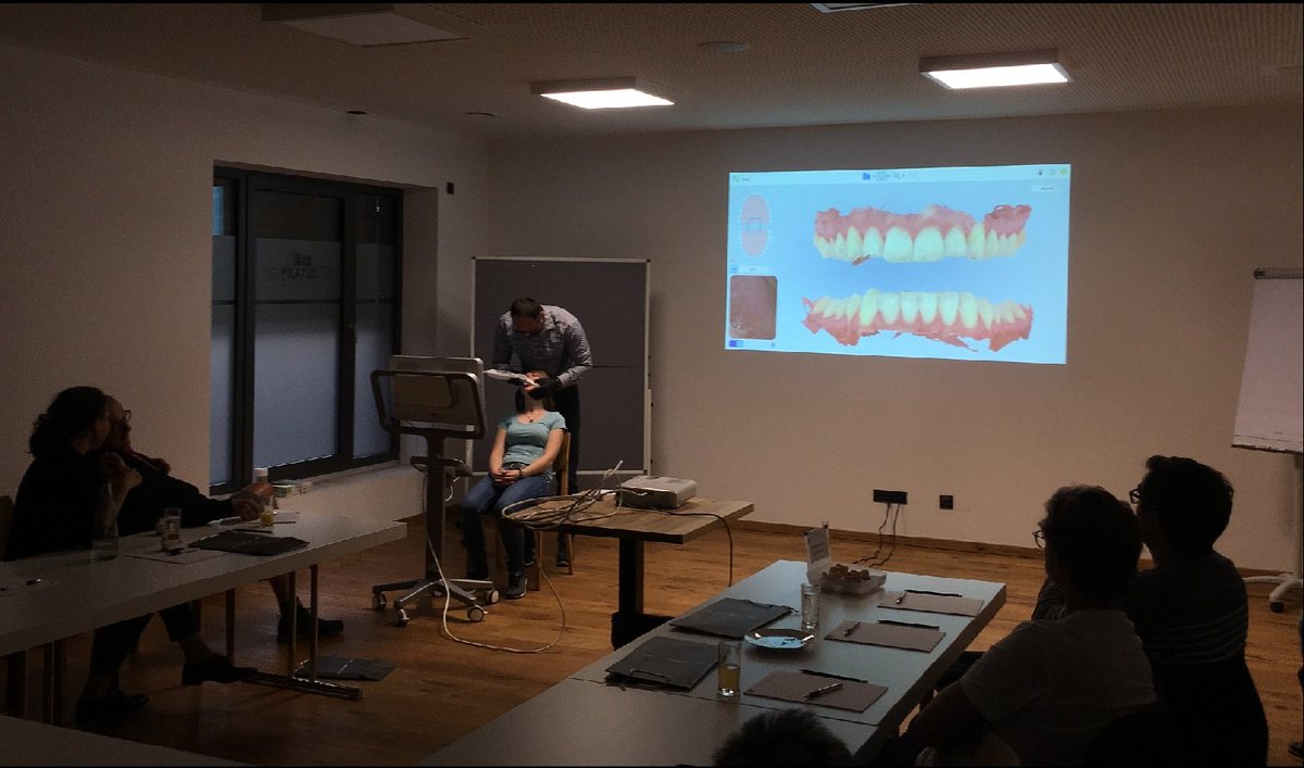 ZTM_ArminWagner's tweet photo. Praxisworkshop Zahnmedizin 4.0 im Pilatushof Hausen, wie Zahnarzt und Patient vom digitalen Workflow profitieren können. #Oralscan #Digitalisierung #iTero #Dentallabor #Workflow #Zahnmedizin https://t.co/rAngJzwcaX