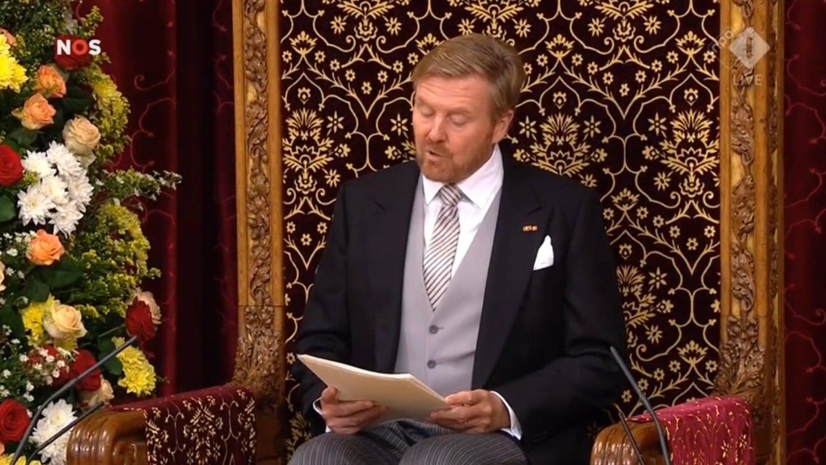 pieterallijn's tweet photo. Bij het doornemen van het nieuws zie ik ineens dat Boris Becker op de troon in de #Ridderzaal zit. #baard https://t.co/H1yUOqBtEh