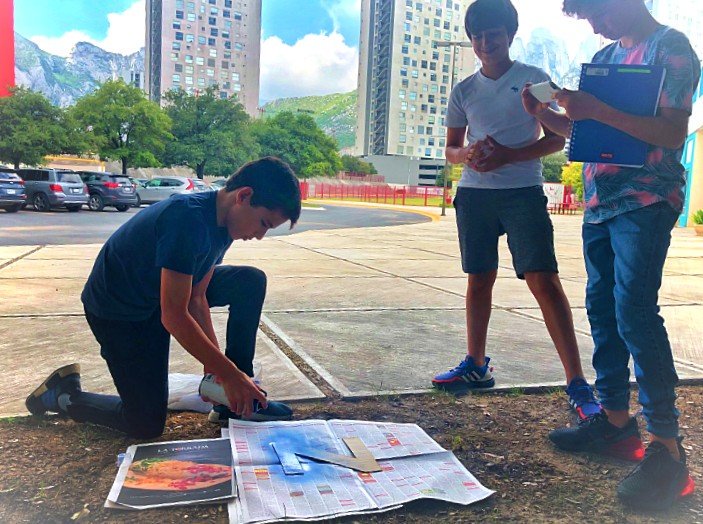 designer_ubc's tweet photo. Started spray painting our main product for the Instructables Indoor Lighting Contest. #asfmlearns #instructablescontest @instructables @maestra_ugarte https://t.co/C33u2Dz1DK
