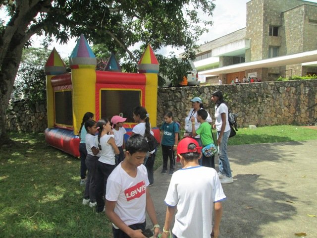 culturasucre's tweet photo. #17Septiembre . @culturasucre finaliza el #PlanVacacional2019 de . @laalcaldiasucre desde la Casa Borges #Petare #Ginkana #ColchonesInflables con diversas actividades recreativas donde los niños y niñas disfrutaron en este día https://t.co/82wg69Sk6G