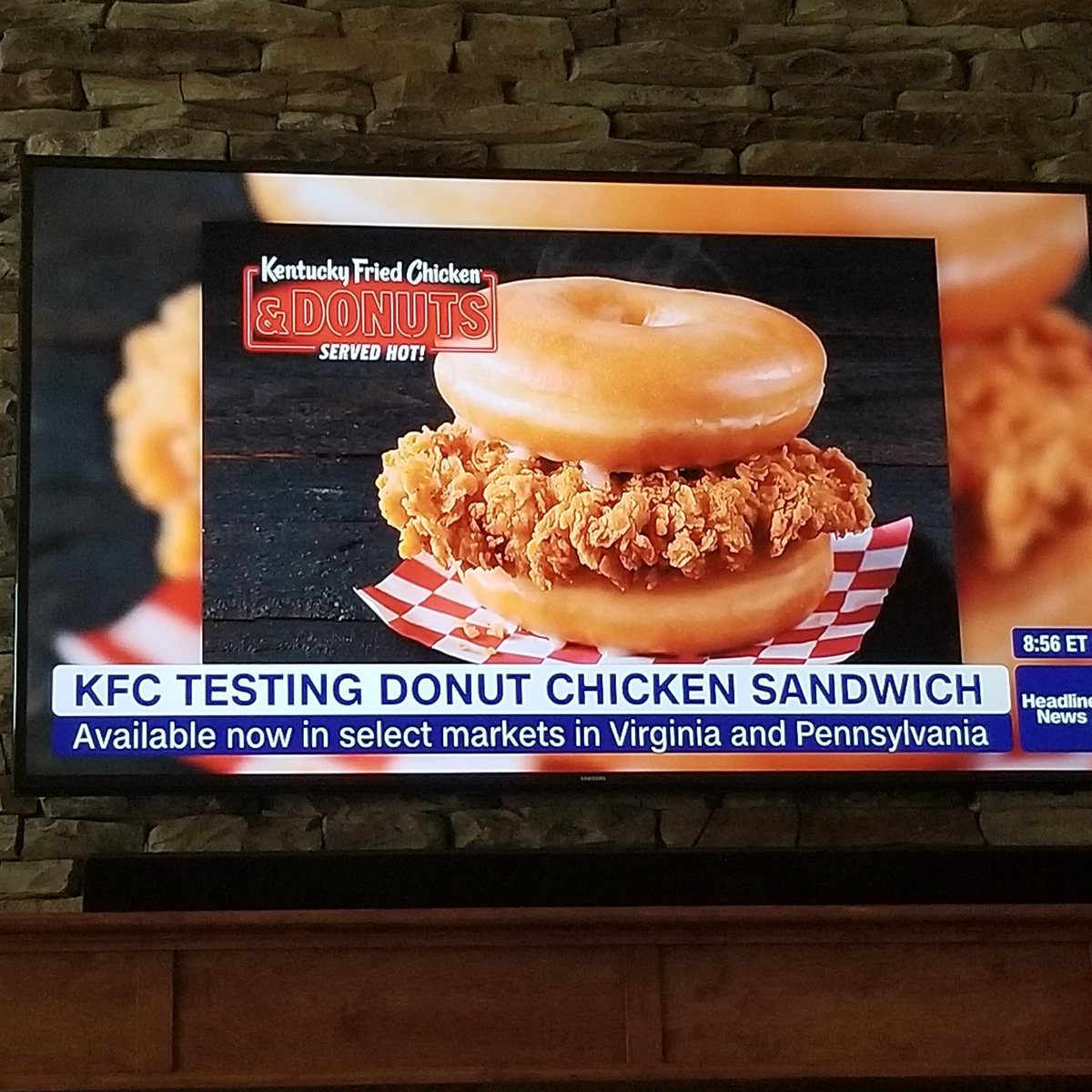 Lady Lorraine (_FriedPickles_) Twitter