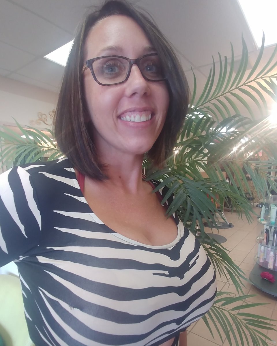 TheCutestMILFs's tweet photo. The super cute and super stacked American Mom with the most incredibly perfect titties 🔥🇺🇸🔥 
Absolutely phenomenal titties with absolutely unreal cleavage 🔥🇺🇸🔥 
The total definition of a stacked American MILF @sunshinexoxo15 🔥🇺🇸🔥 https://t.co/23Big10QA0