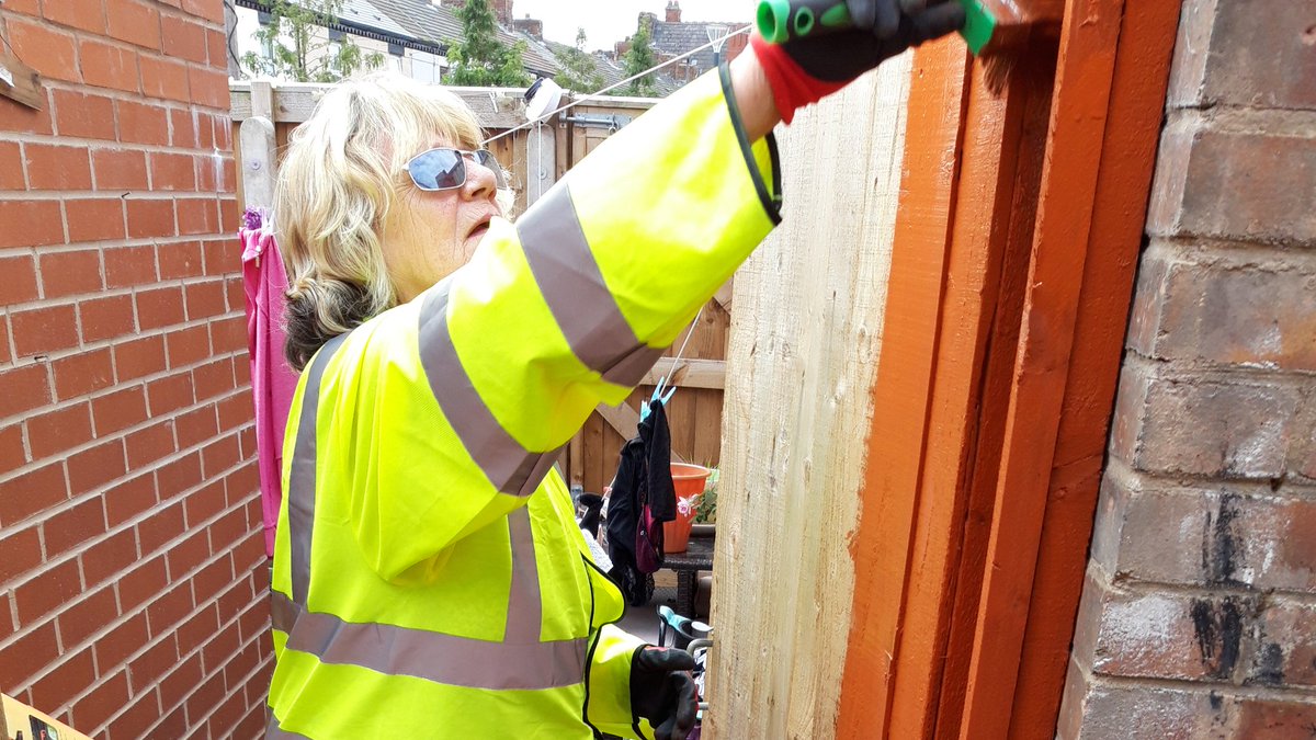 Alley Angels in action again today. This time in Anfield Village sprucing up some of the back gates off the Randolph / Gurnall Street alley way with a lick of paint!  #LoveWhereYouLive @Your_Housing <a href="/YHG_Anfield/">YHG CR - Anfield</a> <a href="/lpoolcouncil/">Liverpool City Council</a>