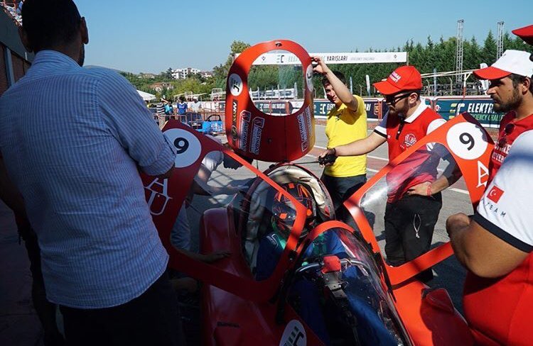 autanitim's tweet photo. Elektrikli Araç Yarışları Efficiency Challenge 1. Final Yarışını 4. olarak tamamlayan Elektrikli Araç Takımımızı (EvaTeam) tebrik eder, 2. Final Yarışında başarılarının devamını dileriz. 🏎🏁 https://t.co/MadlKeMPTK
