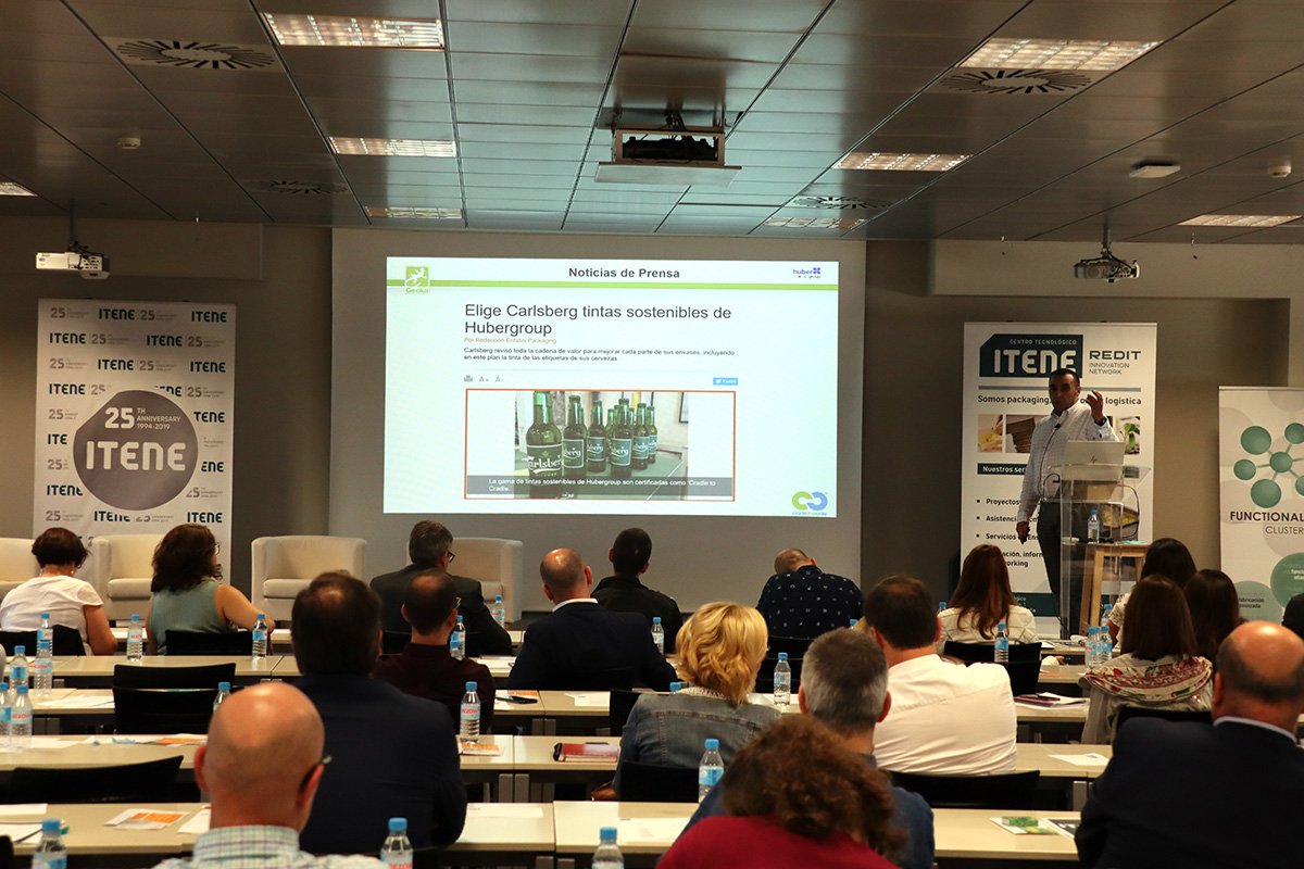 itene's tweet photo. @ClusterEnvase @ClusterFPrint @PT3NEO @mgvcolor @grupodisber @GrupoHinojosa @_VISSUALLY_ @limitronic @CocaCola_es @NovaCentrix @hubergroup En jornada sobre impresión en #packaging, .@hubergroup ha mostrado las tintas sostenibles que provee a Carlsberg. Ha sido en el bloque sobre #sostenibilidad y #economíacircular, en el que también han intervenido representantes de #Samtack, #Quimóvil e @itene. https://t.co/xZQ8DtK4X8