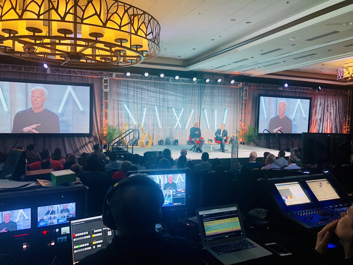 nicolevoges's tweet image. Dan Gautschi, @CroweUSA Healthcare Consulting leader, and @barrylibert, CEO of AI Matters, in a fireside keynote on the journey to digital transformation at #HCSummit. Inventory your assets: Products, software, platform and networks.