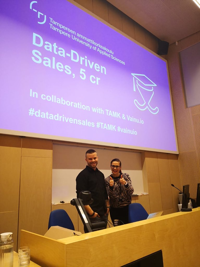PiaHautamaki's tweet image. Työn parhaita paloja 🙌 

Innokkaat oppijat ja yhteistyö w/ @MDJordanov @vainuio 

#datadrivensales @TAMK_UAS