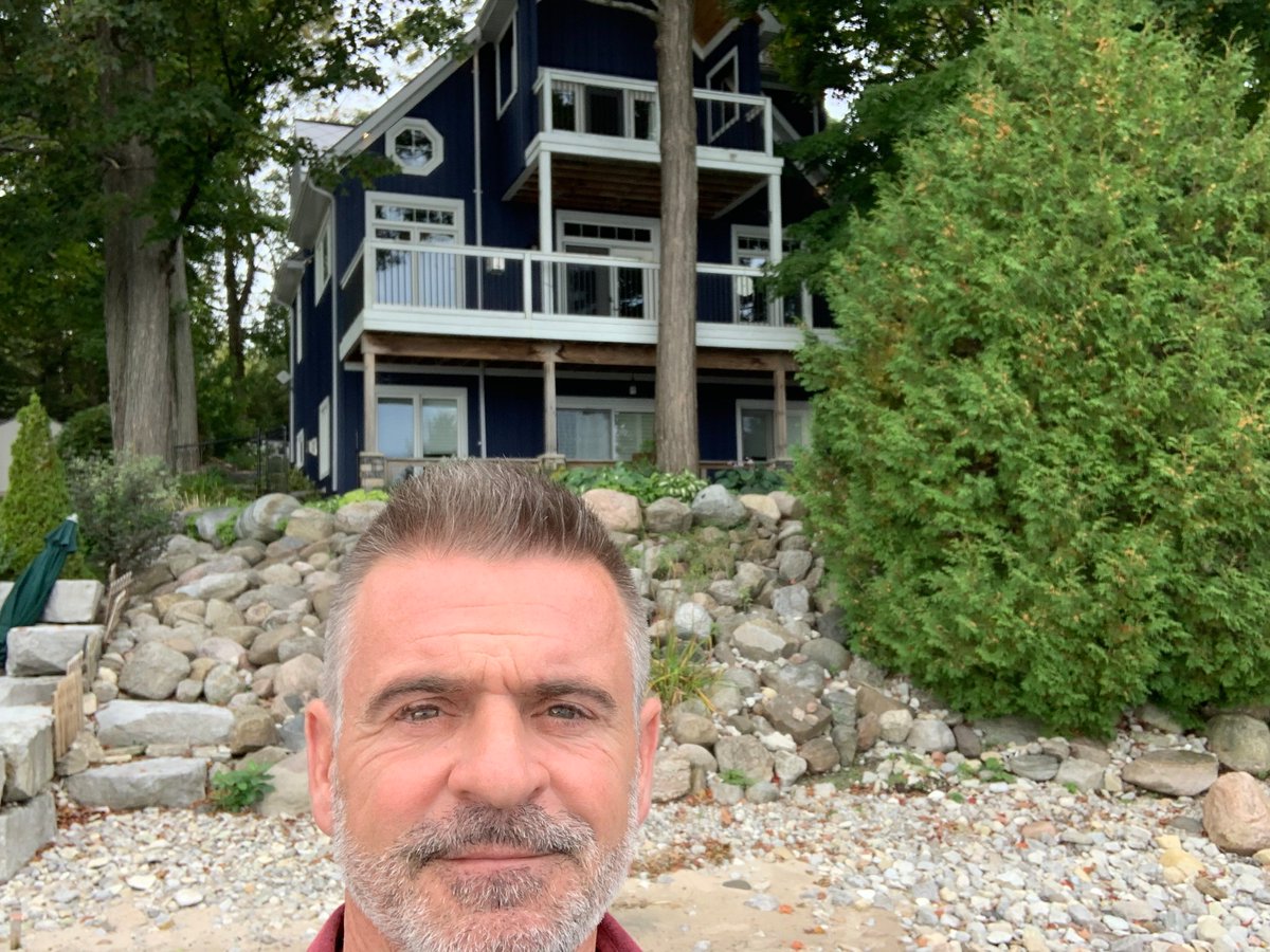 BrianFockler's tweet photo. This place is so nice I #sold it twice!! 

The #Fall 🍁🍂 market sure is into full swing! 

If you want the same results #callmeletstalk 705-790-0791

#sprinklingsoldsignseverywhere #happyclients #remax #remaxhustle #TheFocklerTeam #threebestrated https://t.co/993D01Qzqv