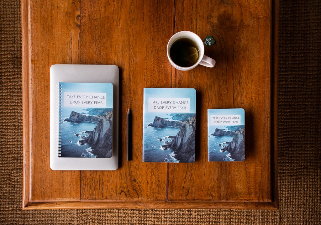 "Take every chance, drop every fear" 🙌 
3 formatos, cada uno con una funcionalidad 📚
Y sí, la libreta más pequeñita es de bolsillo 😉

#cuadernos #libretas #aedra #papelpiedra #impermeable #personaliza