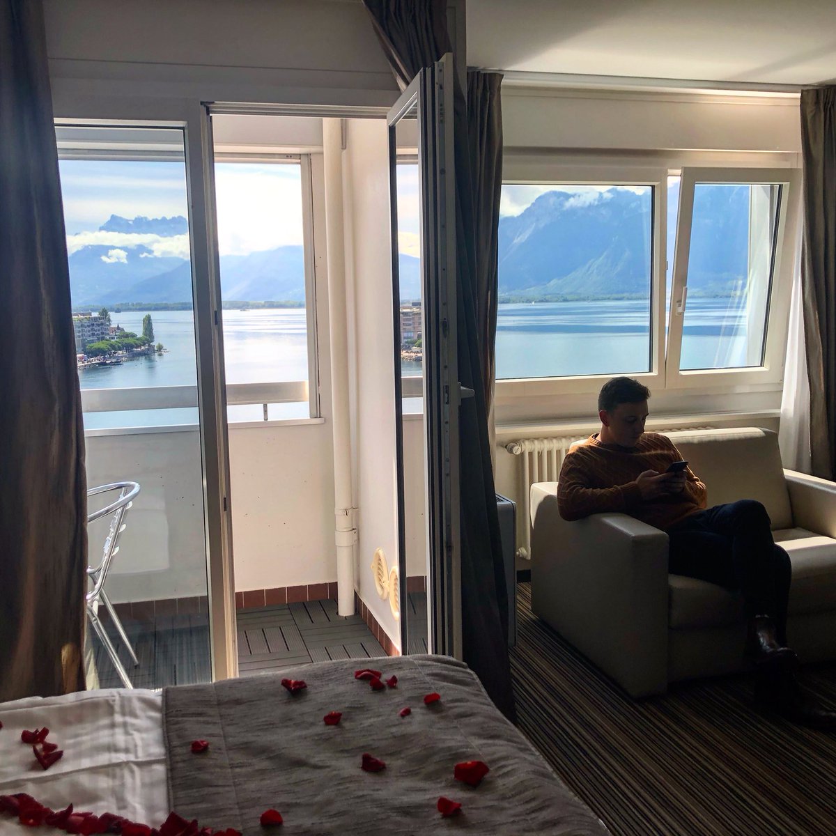 loz_flood's tweet photo. My amazing husband surprised me with a trip to Switzerland for our 2nd wedding anniversary! I thought we were just going to dinner #switzerland #montreux #geneva #lakegeneva #swiss #holiday #vacation #anniversary #chateau #getaway #travel #trip #tripaway #husband #husbandandwife https://t.co/5BQAbnuk2S