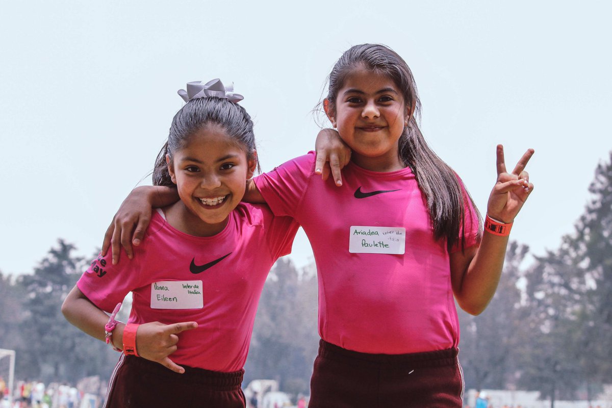 Como cuándo el fútbol se convierte en ese lugar donde cargas pila, enfocas tus recursos y te preparas para cambiar al mundo #alianzas #entrenandoparalavida #agentesdecambio #dentroyfueradelacancha #futbolparatodos