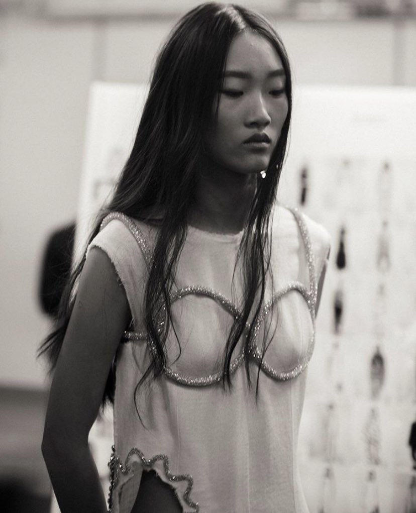 yslp0ison's tweet photo. JW Anderson spring ‘20 https://t.co/n6EVy1Deaw