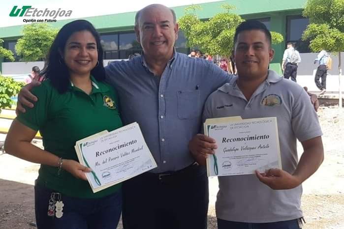 ✅El día Martes 17 de Septiembre se les otorgo un  reconocimiento por su gran esfuerzo y dedicación a los estudiantes que forman el consejo estudiantil😄
#Universidad #ConsejoEstudiantil #UTE