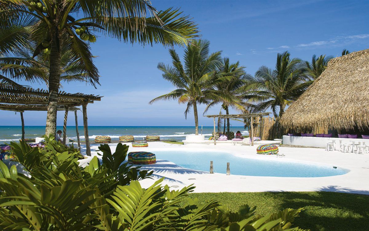 mexdesconocido's tweet photo. Costa Esmeralda es una franja inundada de playas verdes y azules. Se encuentra entre Nautla y Tecolutla y su belleza es impresionante. https://t.co/1fggg7RcV3 https://t.co/Pki3ZLKBry
