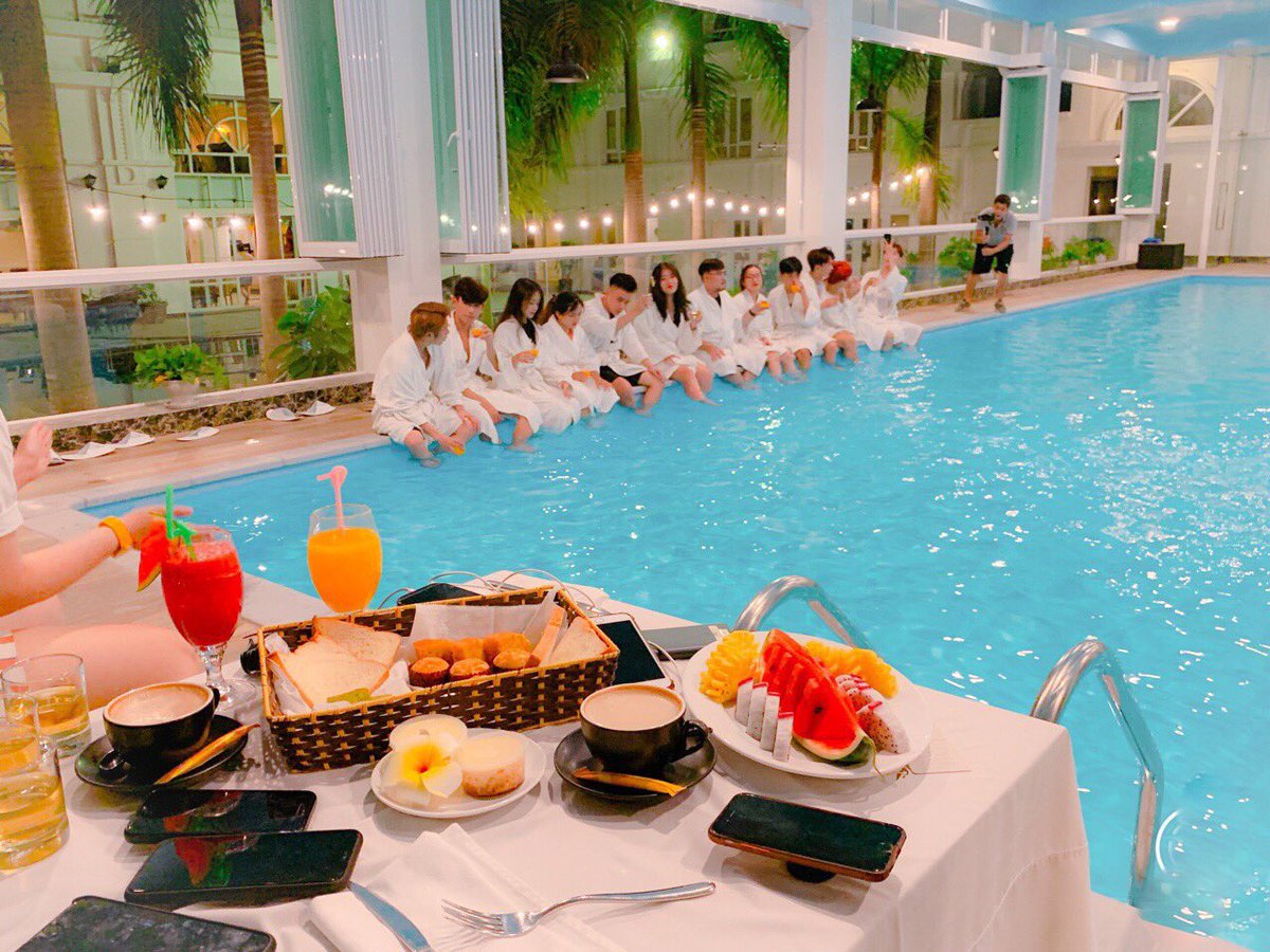 HotelNinh's tweet photo. When life gives you lemon, make lemonade & have a POOL PARTY!
🍉🍇🥝🍍🍡🍢🍹🍸
#poolparty #party #rockingtime ##swimmingpool #fourseasonpool #legendpool #ninhbinh #ninhbinhlegendhotel #freshfruit #wine #cocktails https://t.co/fFJzpa8LJ9