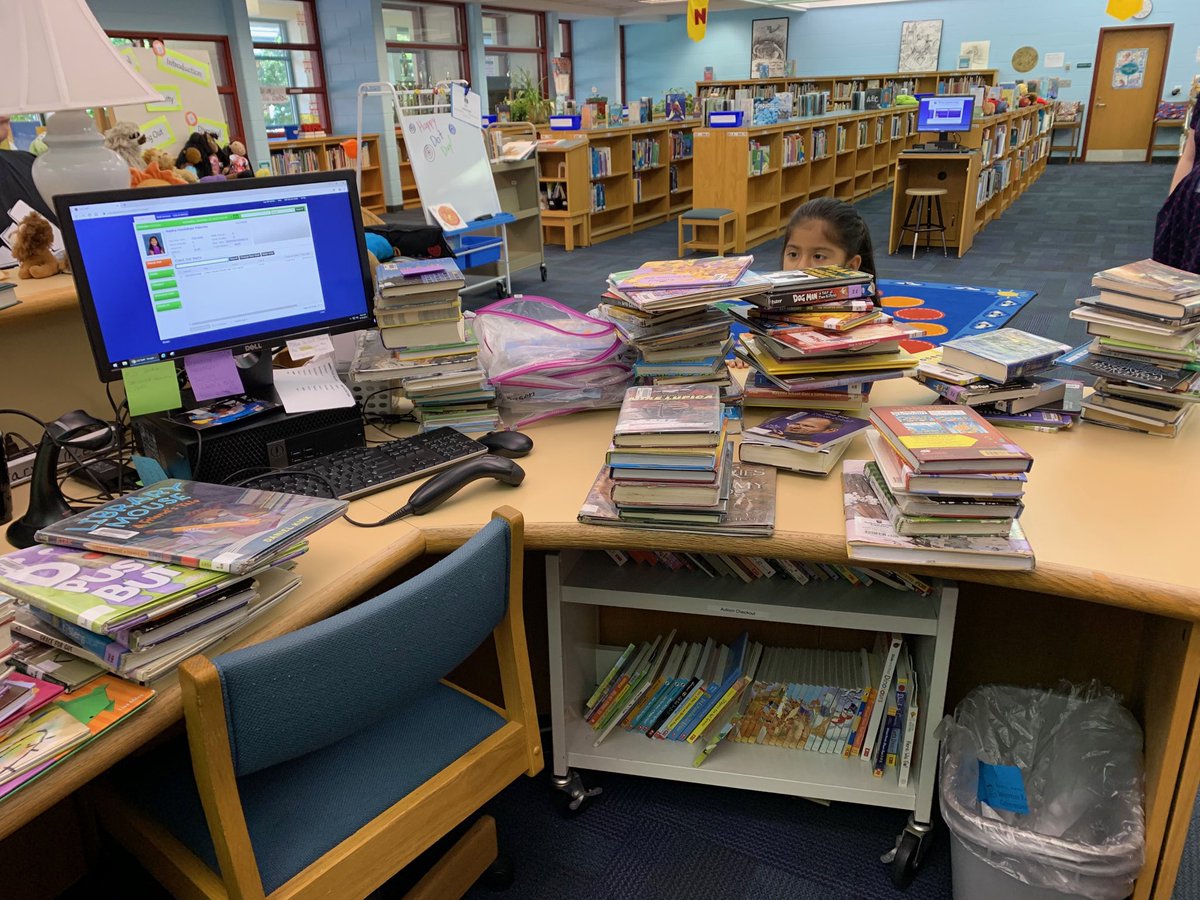 CESLibraryLions's tweet image. Double classes all day! Almost 200 children and 400 books! We’re Reading and Roaring at MCES! #powerofthepride. #ccpslibraries #oneccps #readandroar