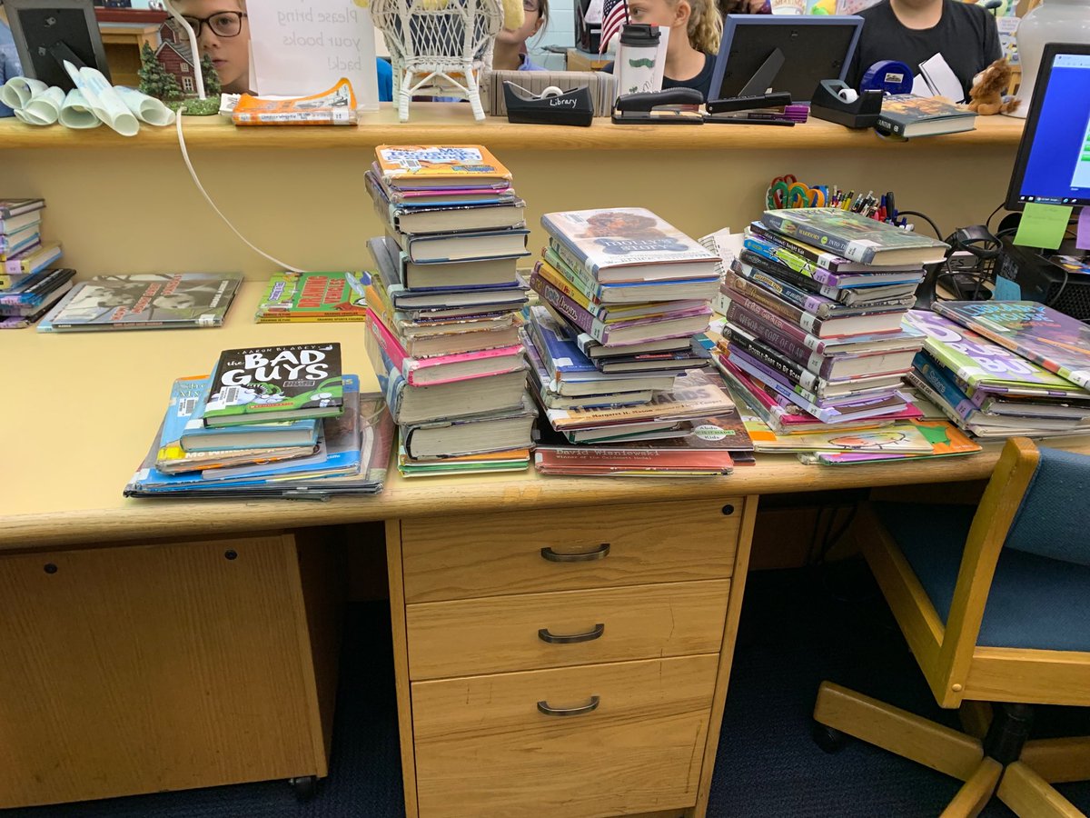 CESLibraryLions's tweet image. Double classes all day! Almost 200 children and 400 books! We’re Reading and Roaring at MCES! #powerofthepride. #ccpslibraries #oneccps #readandroar