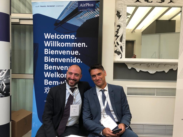 AirPlus_Italy's tweet photo. Sul palco del "Treasury &amp; Finance Forum Day 2019" organizzato da #AITI, Salvo TORRE parla di #virtualpayment illustrando come, la loro adozione, possa contribuire a migliorare i flussi di cassa ottimizzando i processi. 

#digitalpayment #b2b https://t.co/JEDPMEnJfn