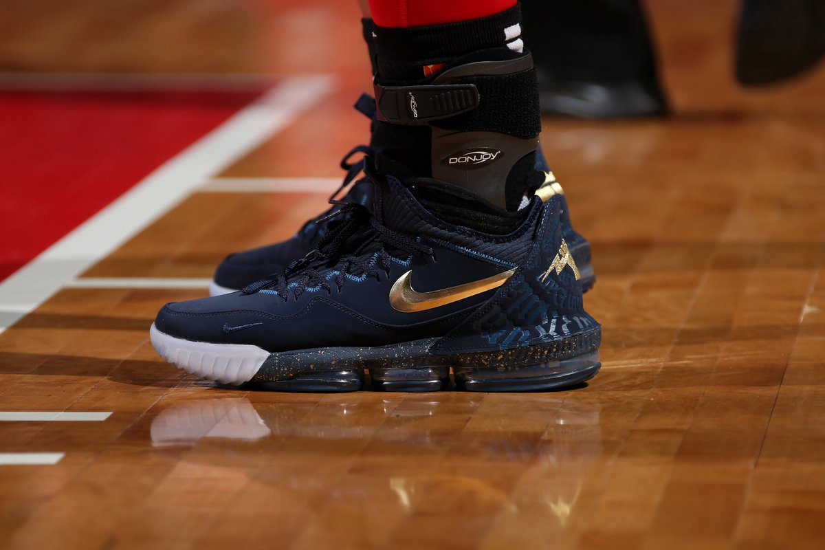 nike lebron 16 low on feet