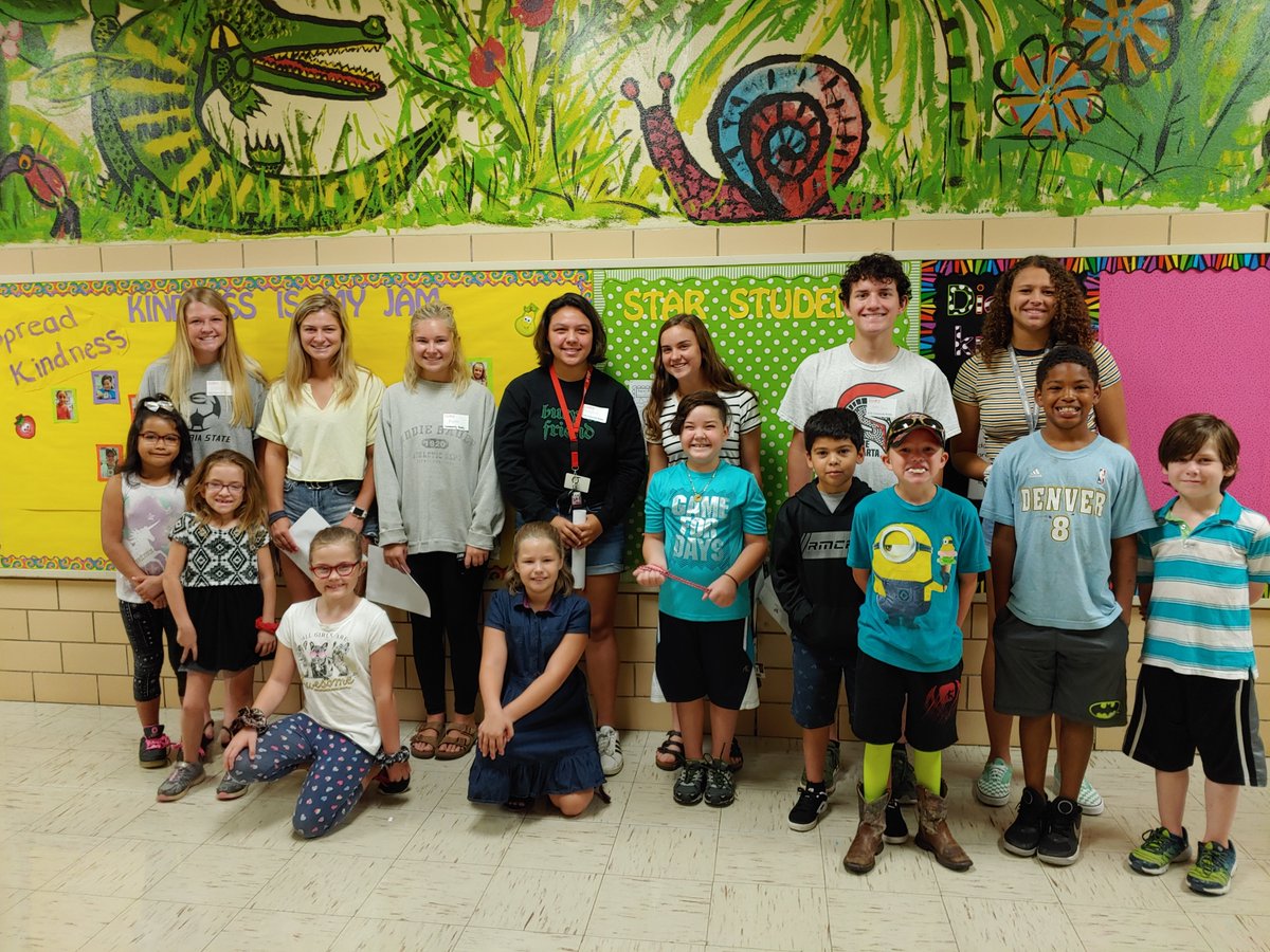 WAWschool's tweet photo. Third graders met our new buddies from Emporia High and Emporia State University! #communitybuddies https://t.co/uZvqNNUNpz