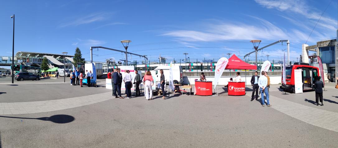 🗓️#SemaineMobilité Retour en images sur la journée à la gare de @villedemassy #Atlantis avec de nombreux échanges sur les mobilités innovantes et écologiques #NavetteAutonome #BusHybride On se retrouve demain @UnivParisSaclay et @centralesupelec pour la journée dédiée au #Vélo 🚲