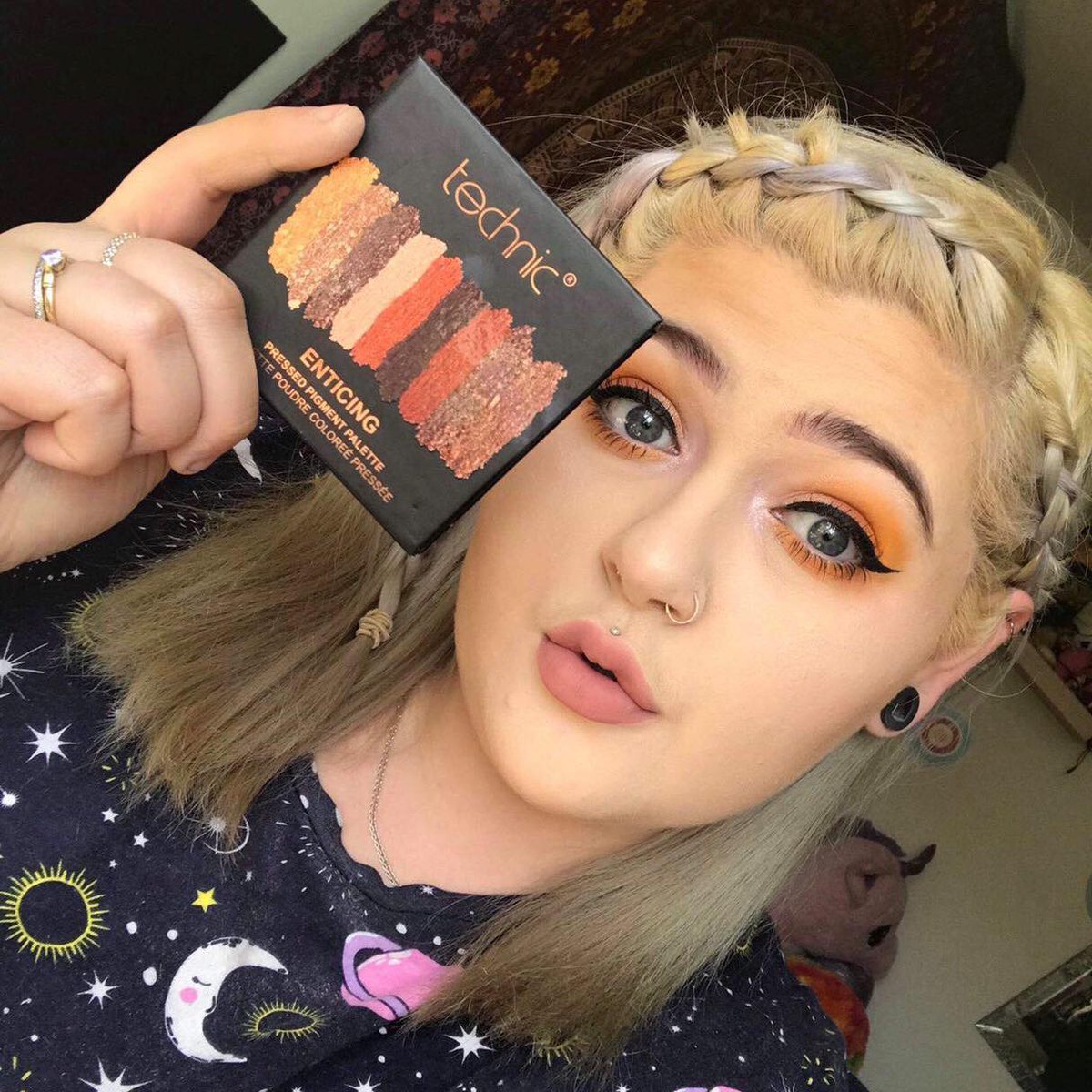 JustEssentials1's tweet image. 🔥 How GORGEOUS is this look created by our amazing customer Eleanor using the @techniccosmetics ‘Enticing’ Palette 😍🍁🧡
.
Palette available in store and online for just £2.99! 😍
.
.
.
#makeup #orange #orangeeye #smokeyeye #killerwing #customer #feature #gorgeous #makeupgoals