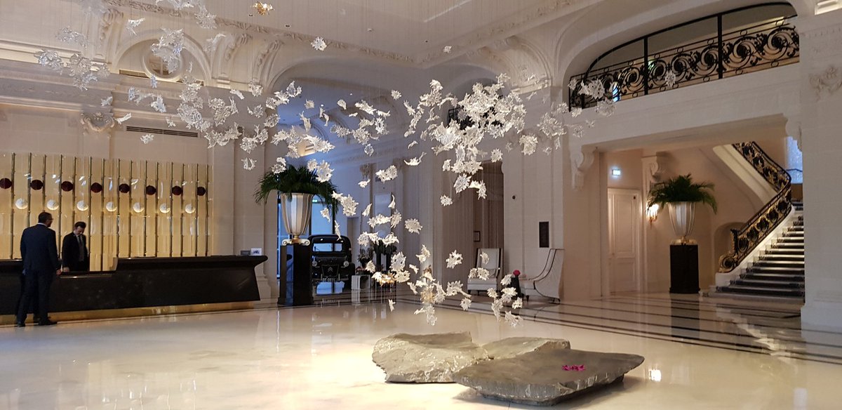ZoomAuction's tweet photo. We are guests of the #DisneylandParis #FutureFeature Expo and staying at the stunning Peninsula. Check out our room and the magnificent lobby! https://t.co/HXFS1Jg3ji