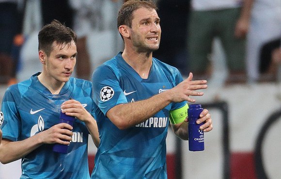 fczenit_fin's tweet photo. Kapteeni #OLZenit ottelun jälkeen
📜 https://t.co/f5LwKpkbLj https://t.co/JbRny6U1uH
