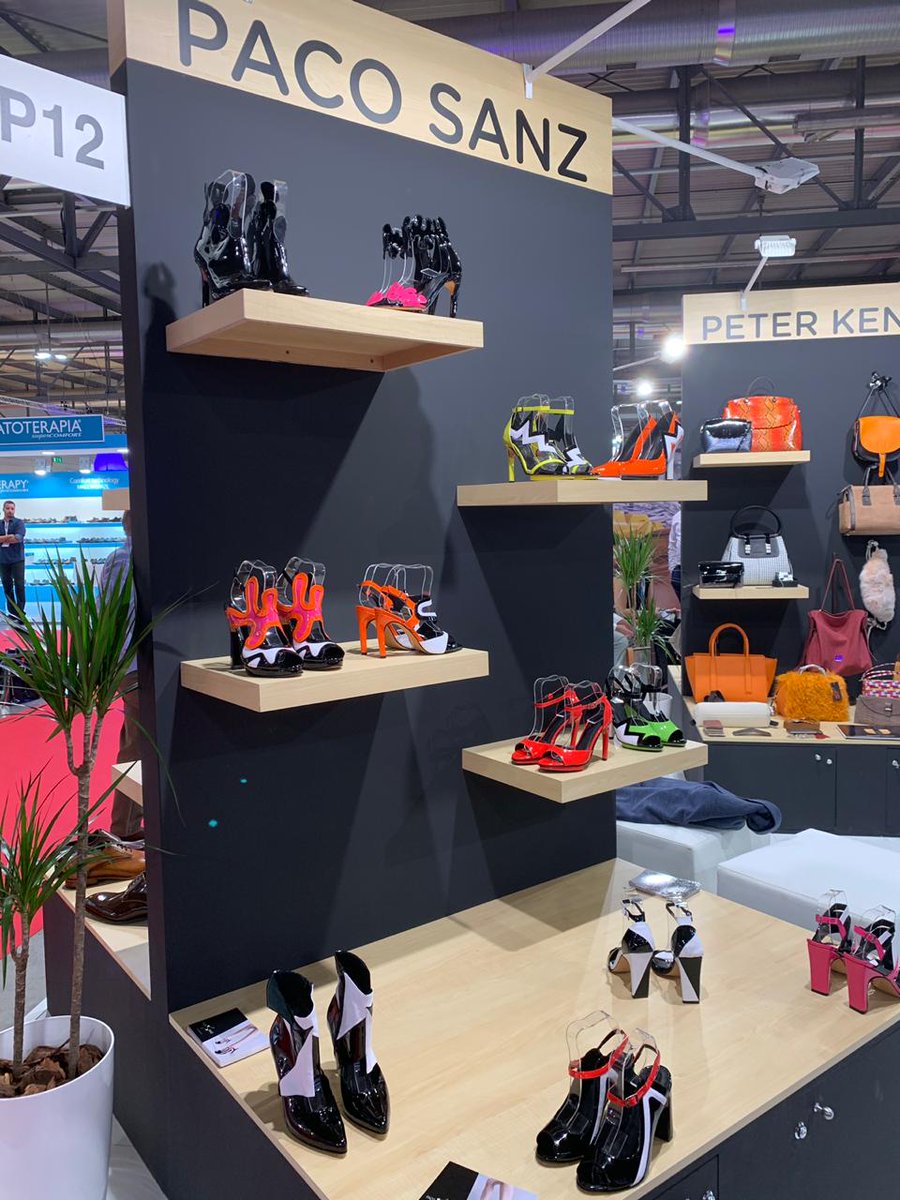 dante_sica's tweet photo. Calzado argentino en Italia: 10 empresas nacionales participaron de MICAM 2019, la feria más importante del sector en Milán. Tuvieron la oportunidad de hacer negocios con compradores de todo el🌎 para que el diseño y la calidad argentina🇦🇷 lleguen a más destinos #ArgentinaExporta https://t.co/MY8qhpuyqi