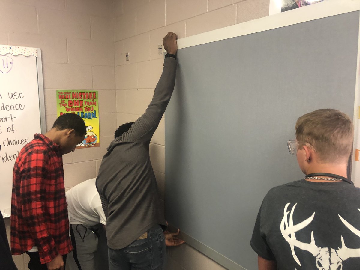 MHSIndMain's tweet photo. When the AP English teacher needs a new board installed, who do they turn to? The Industrial maintenance students are always ready to lend a hand. Well in this case several hands😬 @JEFCOCareerTech @MinorHighTigers @SkillsUSA #CTE #MinorHS https://t.co/euKzOLve12
