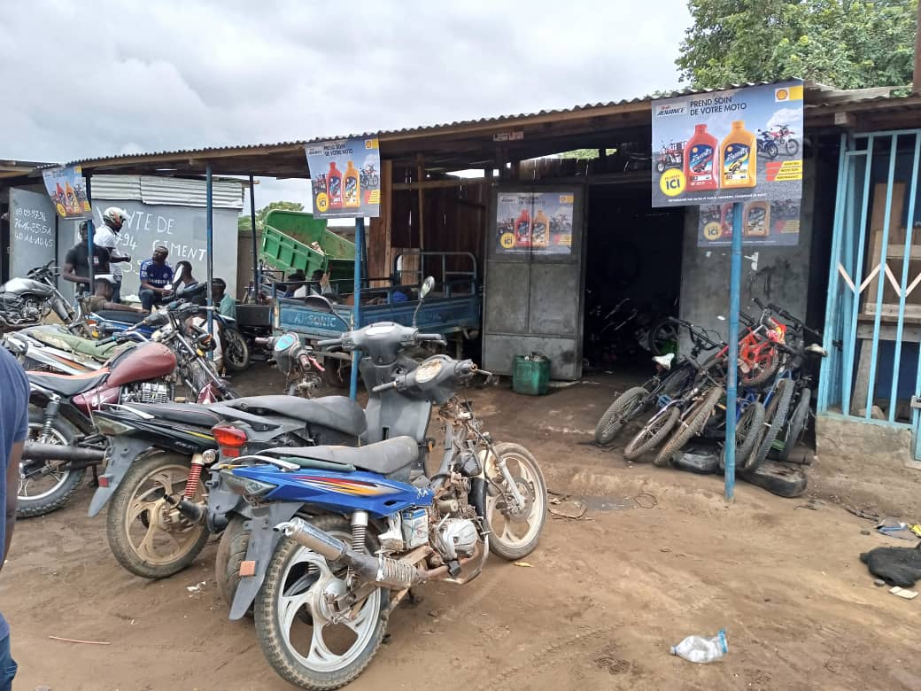 LKA_SERVICES's tweet photo. #SHELL_ADVANCE à #Agnibilekro 
LKA SERVICES depuis ce lundi a l'intérieur de la Côte d'Ivoire pour l'action de promotion des huiles de moto #SHELL_ADVANCE.
#LKAServices #Proche_de_la_cible
#marketing_Opérationnel
#Agence_Conseil https://t.co/B2l8YPHyb3