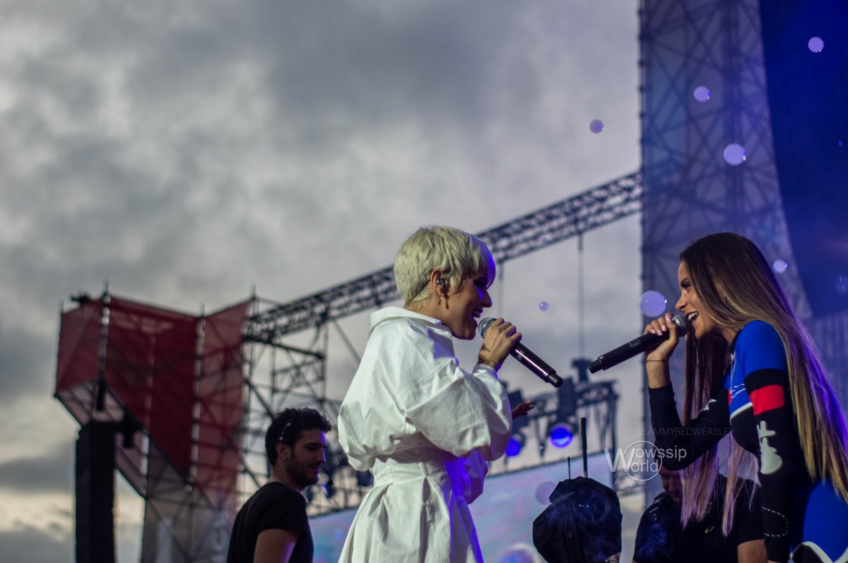 AlbaRecheCU's tweet photo. 📸| @albarecheot2018 junto a @soycamioficial en el #CCME 💜
(Fotos de @WowssipWorld ) #AlbaRecheCCME
🔗Link al álbum: https://t.co/qw506aWrFy https://t.co/KcdU7TNZca