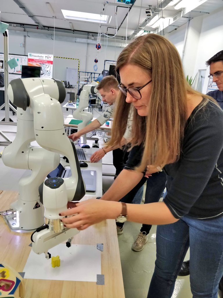 AnnaHenschel's tweet photo. First happy faces and then #concentrationface when playing with the @FRANKAEMIKA robot - teaching it to grasp and move a block 🤖👧🏼
#TeamSoBots 🧡 @TrustRobotsDC #TrustRobots #TrustRobots19 #intuitiveprogramming https://t.co/8Lky715Z9U