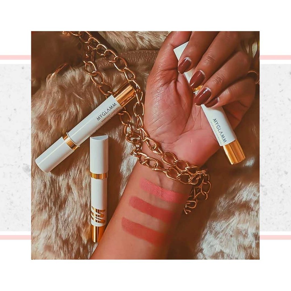 MyGlamm's tweet image. 💋 @shishta_vineyardpassage crushing on our Perfect Curves Matte Lip Crayon💋
Tag @MyGlamm to get featured!⁠
bit.ly/IGPerfectcurve…
.⁠
.⁠
.⁠
.⁠
#MyGlamm #BloggerContent #TagUs #LiveGlamorous #LipstickCollection #Lipsticks #100Lipsticks ⁠#fashion #style #instagood #beauty