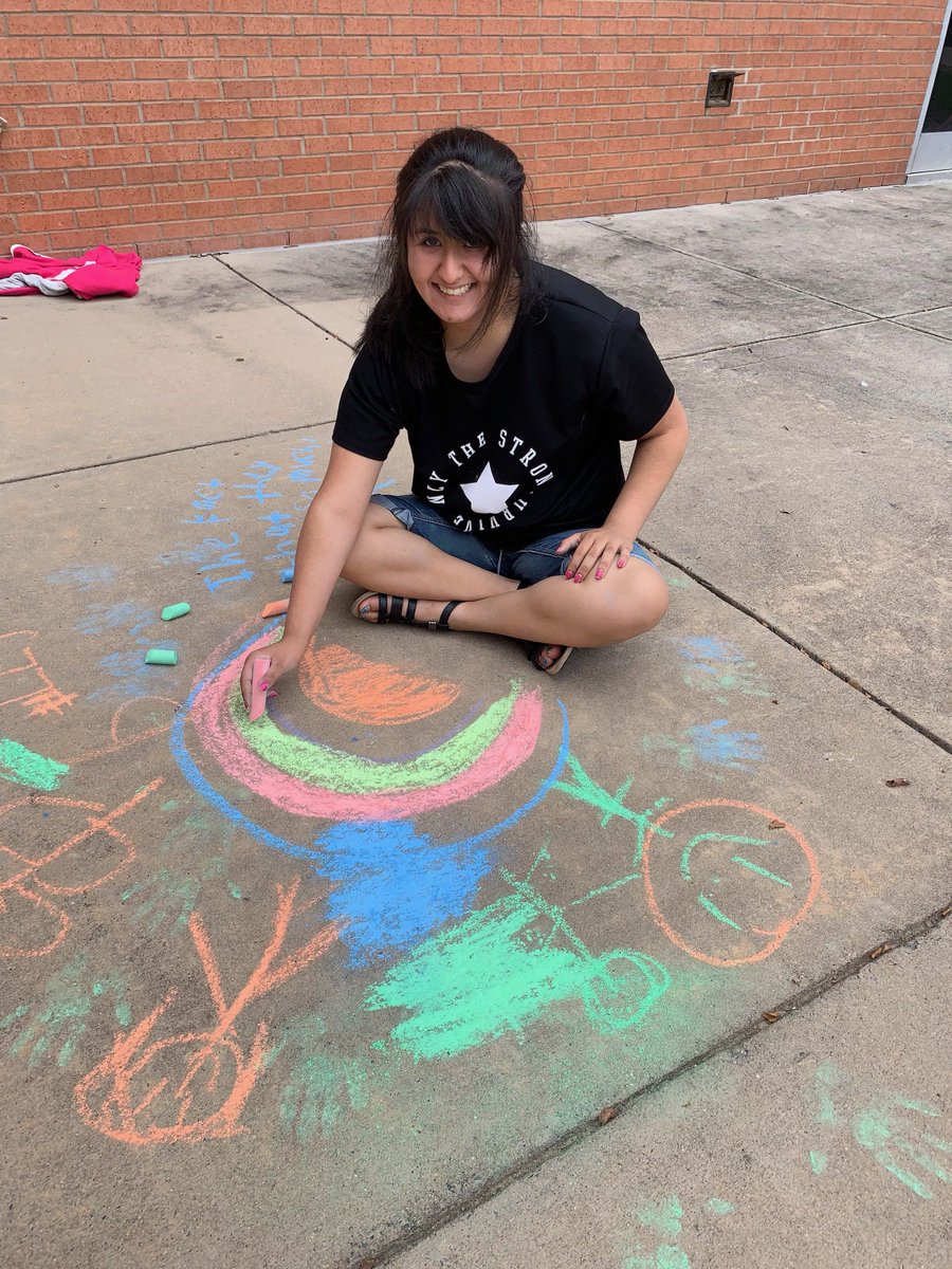 MarvinRidgeHSNC's tweet photo. Another great #Connection session during #SMARTLunch - Sidewalk Chalk with Ms Corday. #SEL #TeamUCPS @UCPS_MonroeNC @AGHoulihan https://t.co/orkYEVUxcr