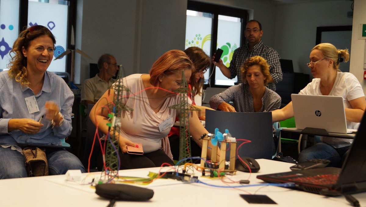 Inno_DC's tweet photo. Teachers enjoying InnoDC's @MotazAyyad & Stephen Hardy's workshop at 32nd Science Projects - Future Classroom Lab, European Schoolnet, Brussels. 52 teachers from 16 countries attended the event. #SPW32 @scientix_eu @fcl_euschoolnet #H2020 @MSCActions @EUScienceInnov @KU_Leuven https://t.co/ZrXwWF3X0h