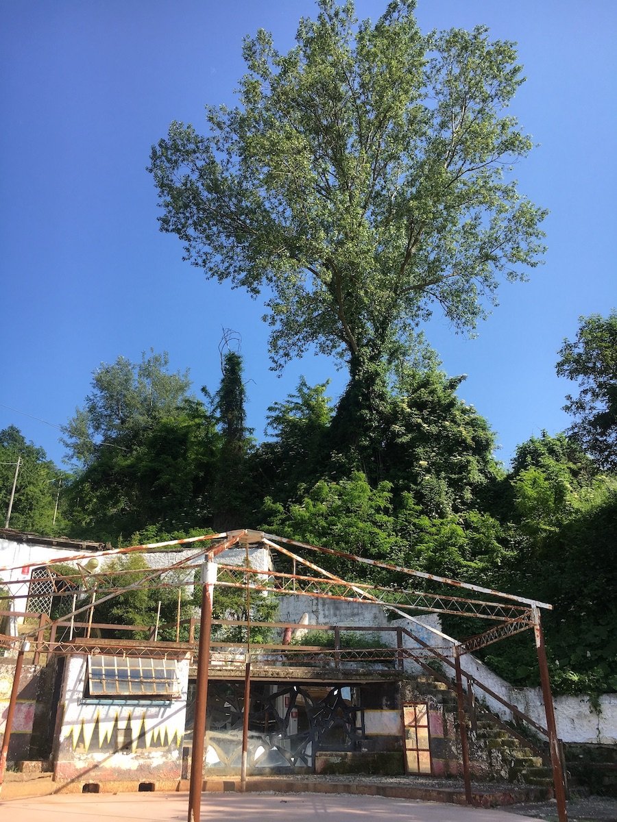 #rigenerazioneurbana #areeinterne
<a href="/orizzontaleRM/">orizzontale</a> e <a href="/CollectifEtc/">Collectif Etc</a> trasformeranno ex discoteca comunale restituendola a #comunità. Operazione rientra nel #progetto "Valle Bormida. Un'attività di pensiero" <a href="/ComitatoMatrice/">Comitato_Matrice</a>

Per i dettagli, leggi #thebrief ⤵️
ppan.it/stories/orizzo…