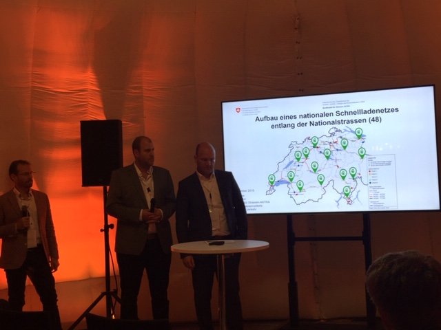 gofast_swiss's tweet photo. Aujourd'hui, quatre gagnants de l'appel d'offres #OFROU se sont réunis pour discuter de l'avenir des aires de repos en Suisse. #ArèneDeMobilitéSuisse #fastcharge150 #Réseauderechargerapide #Suisse https://t.co/21Di3qEzxD