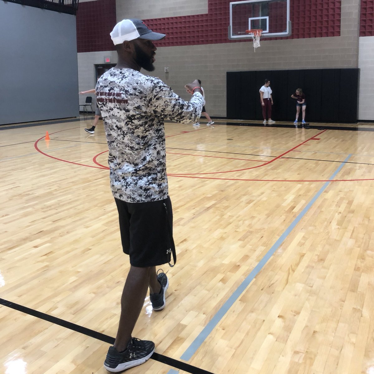 RHHSHawks's tweet photo. .@CoachMacWTD leads his Partners PE classes through an exercise circuit. https://t.co/m3N5NdHMYg