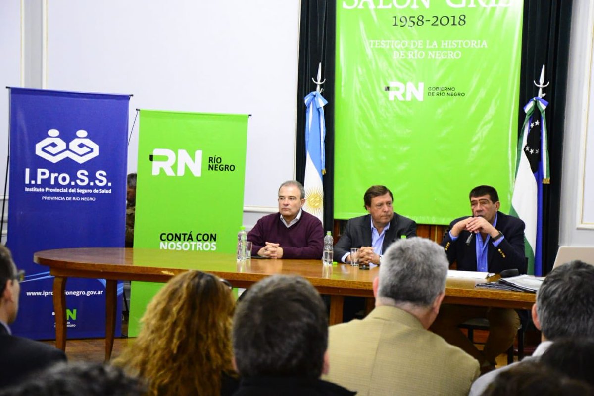 Esta mañana en el Salón Gris junto a <a href="/Weretilneck/">Alberto Weretilneck</a> y <a href="/pedropesatti/">Pedro Pesatti</a> en la presentación del nuevo programa de acceso a medicamentos.