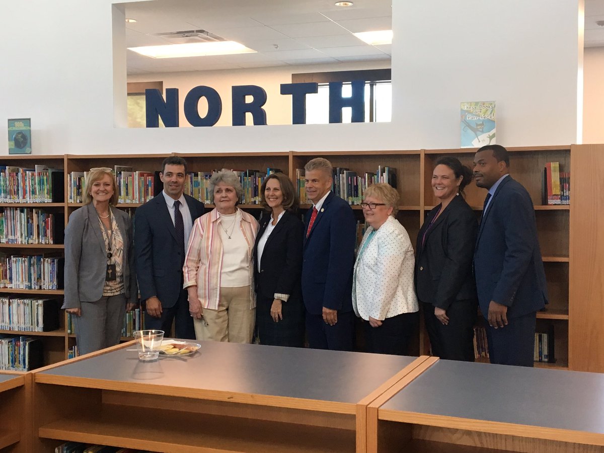 CHPS_Reading4u's tweet photo. North Elementary welcomed the First Lady of Virginia today. Thank you, Mrs. Northam for taking time to visit Colonial Heights! @NES_CHPS @CHPSK12 https://t.co/vSdy0z53W7