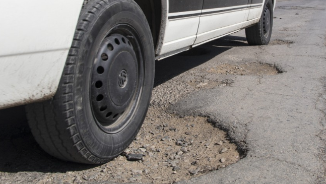 TheCityofLCF's tweet photo. The #CityOfLCF reminds residents that the best way to report issues in La Cañada Flintridge such as graffiti and potholes is by calling the Public Works Department at 818-790-8882. #LCF #ReportAnIssue https://t.co/3GBUN3ftvq